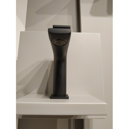 Mitigeur de lavabo SEVEN Noir SEVEN (2) Mitigeur de lavabo SEVEN Noir SEVEN (2)
