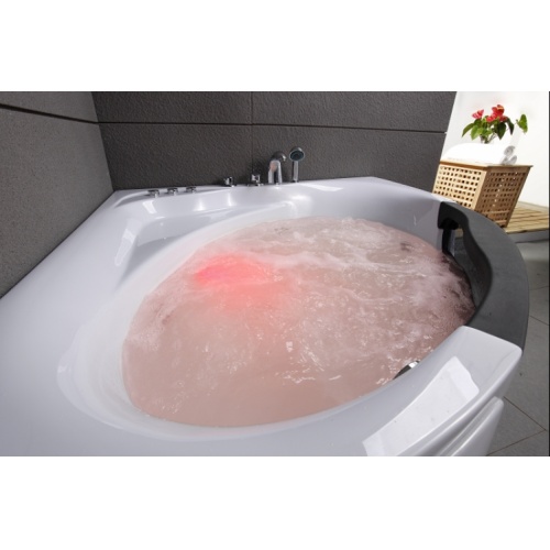 Baignoire d'angle balnéo CARAIBES 135x135cm Bora bora 2007 Baignoire d'angle balnéo CARAIBES 135x135cm Bora bora 2007