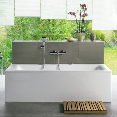 Baignoire rectangulaire nue Connect 170x75 avec trop plein caché E019701 ambiance 2 copie Baignoire rectangulaire nue Connect 170x75 avec trop plein caché E019701 ambiance 2 copie